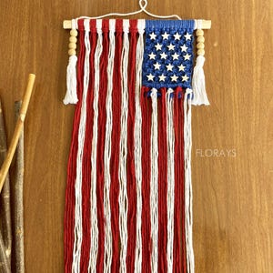 Bandiera USA in macramè da appendere alla parete: decorazione patriottica per il 4 luglio