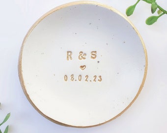 Engagement ring dish / Wedding ring dish personalised custom gift for couple / engagement gift / wedding gift ring holder date initials UK