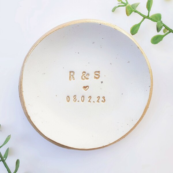 Engagement ring dish / Wedding ring dish personalised custom gift for couple / engagement gift / wedding gift ring holder date initials UK