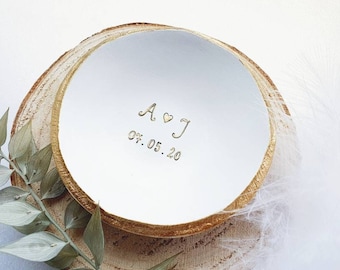 Personalised ring dish / engagement ring dish / monogram wedding ring dish custom / wedding gift UK clay ring holder / date initials