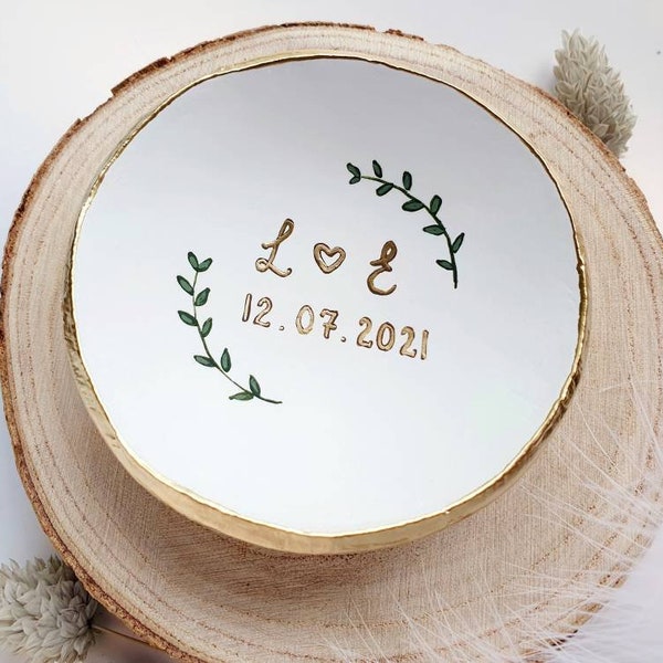 Engagement ring dish / Wedding ring dish personalised custom gift for couple / engagement gift / wedding gift ring holder date initials UK