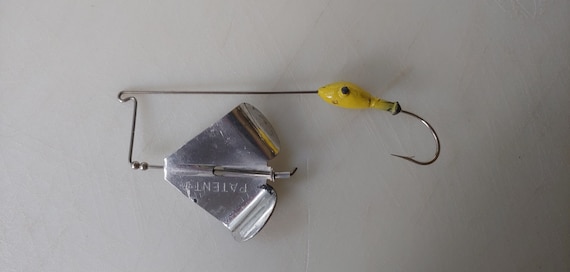 PATENTED Buzz Bait Spinnerbait Vintage or Older, Great Bass Lure in Great  Condition -  Canada