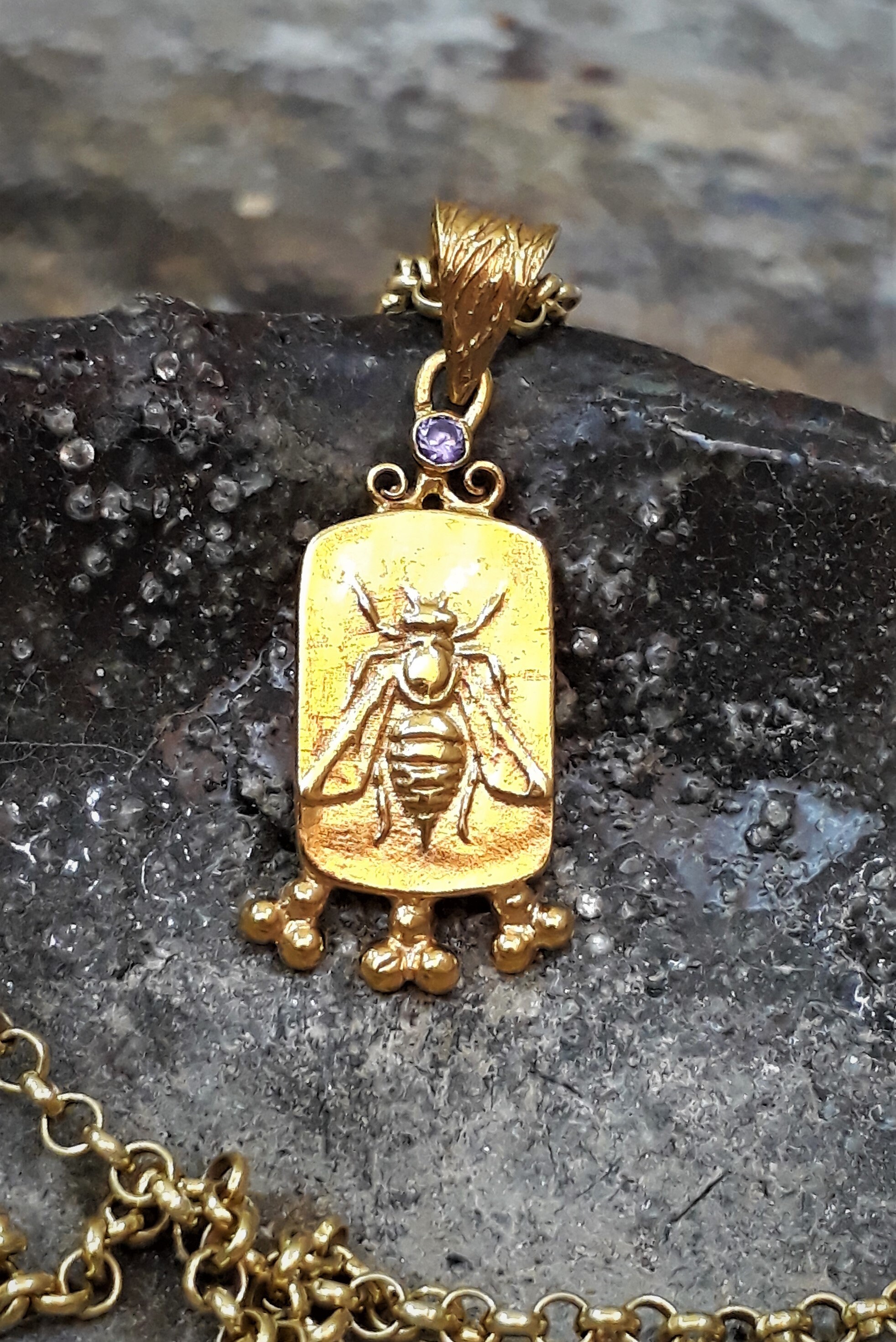 24k gold bee necklace 24k gold bee necklace
