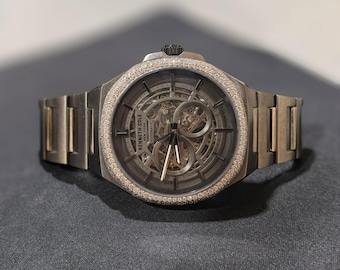 Reloj de acero inoxidable con diamantes cultivados en laboratorio y claridad VVS