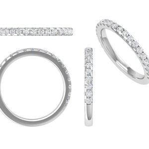 Könnte beinhalten: Ein silberner Bandring mit einer durchgehenden Reihe kleiner, klarer Edelsteine. Der Ring wird aus mehreren Blickwinkeln gezeigt, darunter eine Draufsicht, eine Seitenansicht und eine leicht abgewinkelte Ansicht, alles vor weißem Hintergrund.