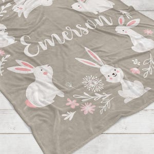 Bunny Blanket, Baby Girl Bunny Rabbit Blanket, Personalized Baby Shower Gift, Rabbit Baby Girl Blanket, Monogram Newborn Baby Shower Gift afbeelding 2