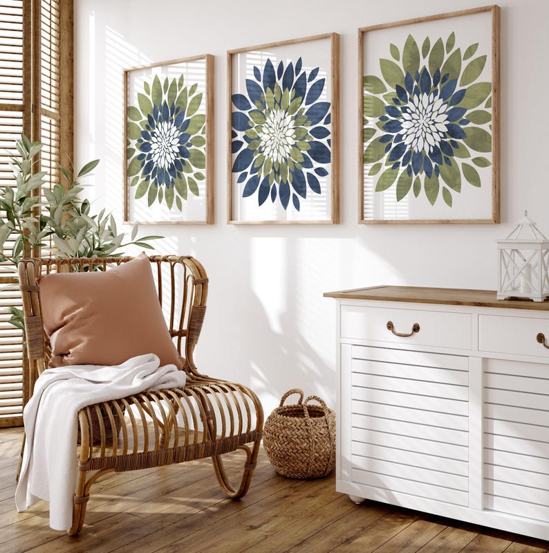 Blauwgroene bloemen muurdecoratie: Landelijke bloemenstijl slaapkamer badkamer set van 3 ingelijste, canvas of kunstprints WC afbeelding 4