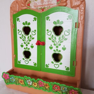 Strawberry Shortcake Doll Collection - Figure Display - Berry Patch Carry Case Display AGC 1981