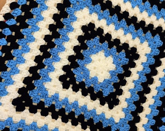 Crochet Blanket / Granny Square Blanket / Retro Blanket / Small Blanket / Handmade Blanket / Afghan / Chunky Blanket / Crocheted Blanket