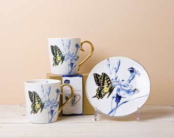 Set of wall plate and two mugs Swallowtail gold, Delft blue