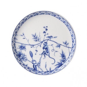 Set of 6. Delft blue petitfout plate, porcelain, decorated with monkeys, flowers and branches