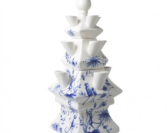 Tripartite tulip vase, Delft blue porcelain, tulip vase decorated with monkeys, tulipiere with several spouts