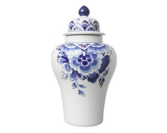 Delft blue vase, flower design