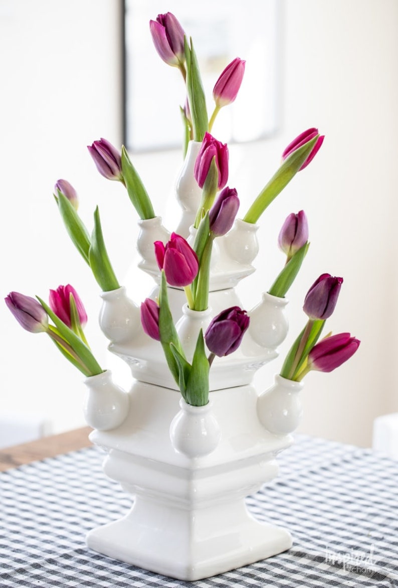 Delfter weiße Tulpenvase im dreiteiligen Pyramidenstil, Tulipiere Bild 5