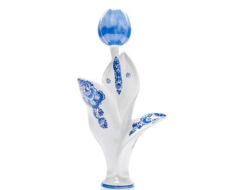 Handpainted Tulip small floral motif, Delft blue