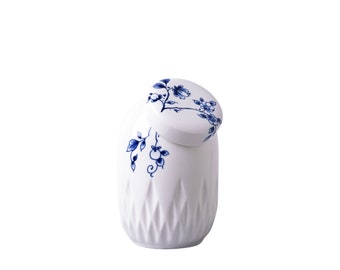 Storage Jar azul de Delft, porcelana con pliegues geométricos y decoración de flor de cerezo pequeño