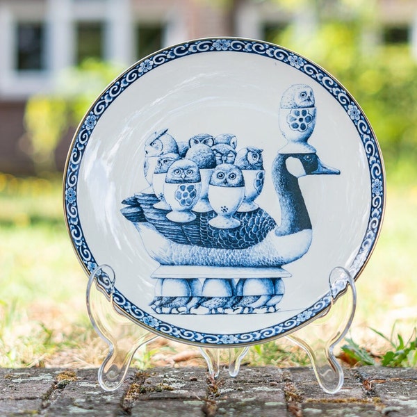 Delft blue Wall Plate by Redmer Hoekstra 'Duck', illustration on porcelain wall decoration, wall art