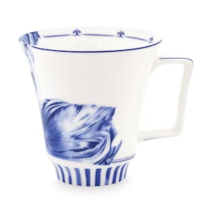 Large mug with tulips and stripes Delft blue coffee mug of porcelain 350 ml