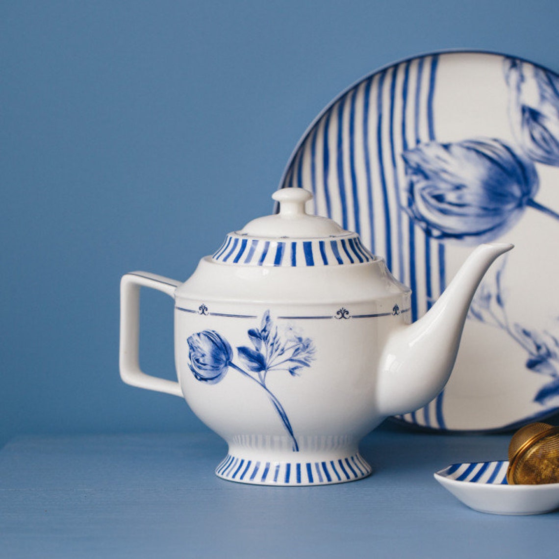 Set of 4. Delft Blue Dinner Plate With a Lush Tulip and Bold Etsy