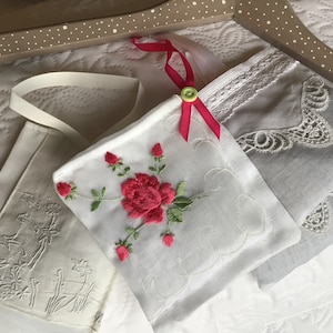 Vintage antique embroidered lavender bags/beautiful lavender sachets/vintage hanky scented pouches