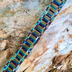 Handmade Turquoise Beaded Bracelet: Unisex Boho Glass Bead Jewelry