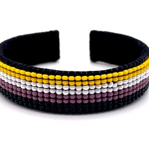 Pulsera de Orgullo No Binario: Brazalete de Cuero con Cuentas
