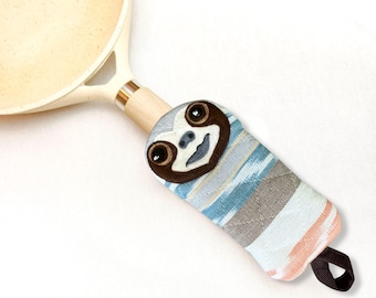 Sloth Skillet Handle Holder