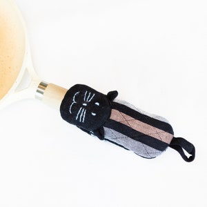 Cat Skillet Pot Handle Holder | Hand Sewn Cover, Kitchen Burn Protection, Cast Iron Skillet Handle Cover | Pan Handle Sleeve