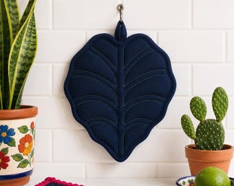 Leaf Pot Holder | Frida Garden Kitchen Collection