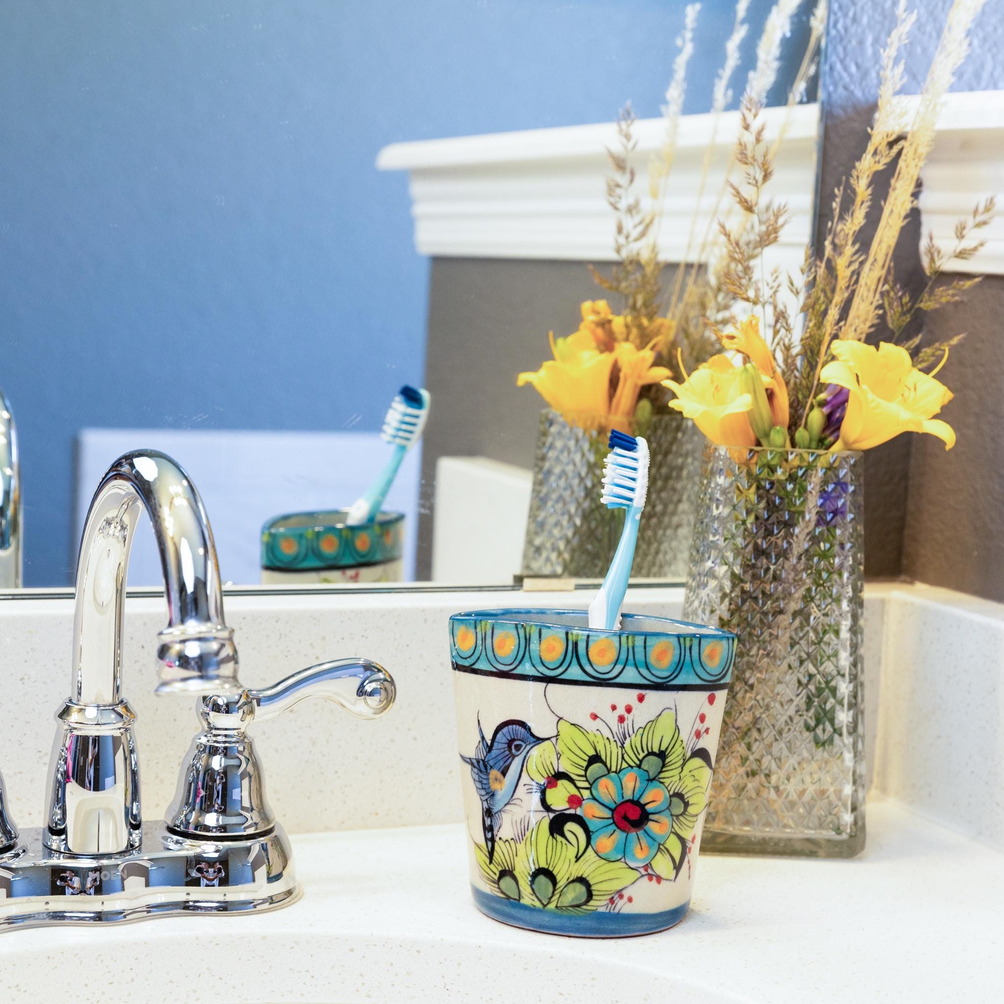 楕円形のハチドリの花瓶 | ハンドメイドのグアテマラ陶器 | ユニークな