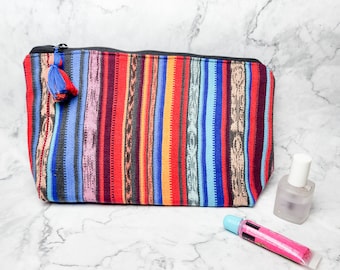 Bolsa de cosméticos Corte forrada de plástico / Bolsa con cremallera de tela guatemalteca reciclada para maquillaje, artículos de tocador y otros artículos personales