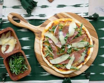 Tabla de charcutería de teca tallada a mano – Bandeja redonda de madera para servir pizza