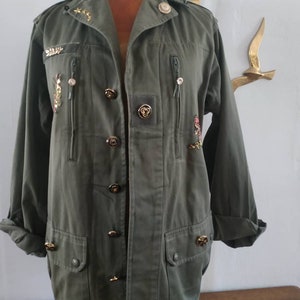 Veste militaire vintage customisée Paon doré. Tailles faites à la demande. Me contacter par message pour les tailles dispo. image 5