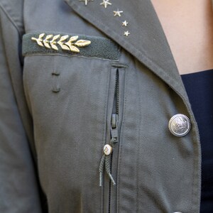 Veste militaire Vintage customisée branches de cerisier et oiseaux . Tailles disponibles en S M M/L faites à la demande. Me contacter image 2