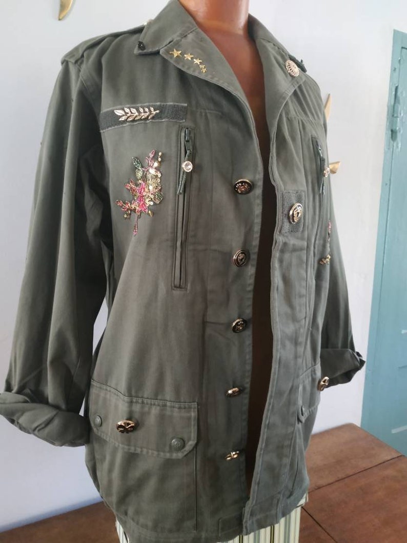 Veste militaire vintage customisée Paon doré. Tailles faites à la demande. Me contacter par message pour les tailles dispo. image 7