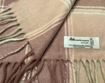 Bufanda vintage de invierno NORTH COUNTRY EATON, 100 % lana de cordero, tartán rosa, con flecos de cuerda. Excelente estado.