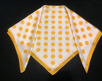 Bufanda cuadrada vintage de lunares amarillos y blancos