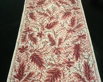 Bufanda larga vintage ECHO con estampado floral y dobladillo enrollado a mano.