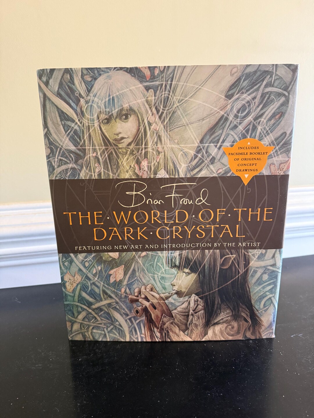 the-world-of-the-dark-crystal-featuring-new-art-and-introduction-by