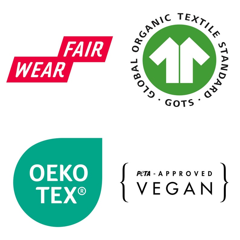 Może przedstawiać: Obraz z czterema logo: "FAIR WEAR" w kolorze czerwonym, zielone koło z białą grafiką koszuli i "GLOBAL ORGANIC TEXTILE STANDARD GOTS", turkusowe zielone owalne z "OEKO-TEX&reg;" i "PETA-APPROVED VEGAN" w kolorze czarnym.