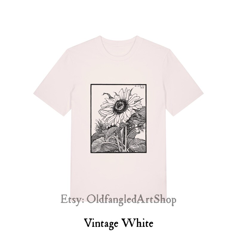 K&ouml;nnte beinhalten: Vintage wei&szlig;es T-Shirt mit einer Schwarz-Wei&szlig;-Sonnenblumen-Illustration in einem rechteckigen Rahmen. Das Shirt hat kurze &Auml;rmel und einen Rundhalsausschnitt. Der Text "Etsy: OldfangledArtShop" und "Vintage White" sind darunter gedruckt.