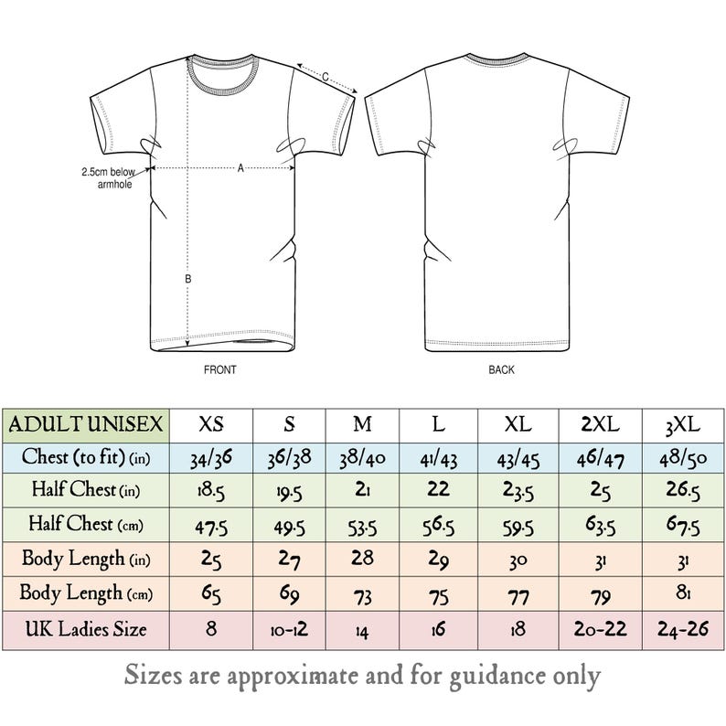 K&ouml;nnte beinhalten: Diagramm eines Unisex-T-Shirts, Vorder- und R&uuml;ckansicht, mit Gr&ouml;&szlig;entabelle. Die Tabelle enth&auml;lt Brust- und K&ouml;rperl&auml;ngenmessungen in Zentimetern und Zoll, von XS bis 3XL. Britische Damengr&ouml;&szlig;en sind ebenfalls aufgef&uuml;hrt.