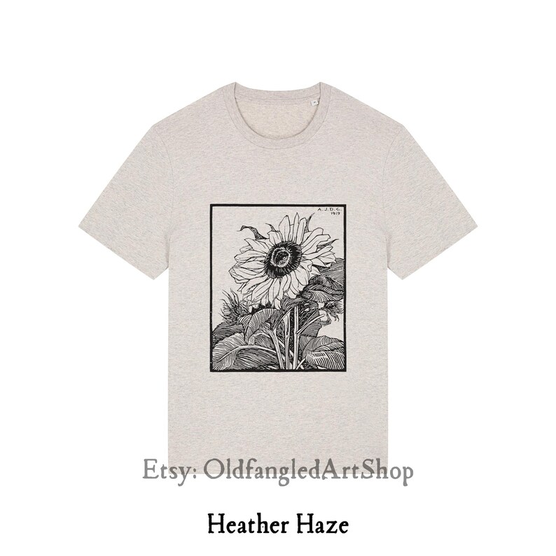 K&ouml;nnte beinhalten: Hellgraues Heather Haze T-Shirt mit einer schwarz-wei&szlig;en Sonnenblumenillustration in einem rechteckigen Rahmen. Der Etsy-Shop-Name ist OldfangledArtShop.