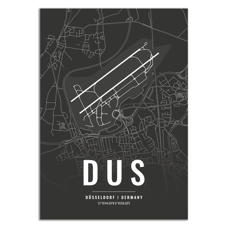 Puede incluir: Un mapa en blanco y negro del Aeropuerto de D&uuml;sseldorf (DUS) en Alemania. El mapa muestra la disposici&oacute;n del aeropuerto, incluidas las pistas, las v&iacute;as de rodaje y las terminales. El texto "DUS" se muestra en letras blancas grandes en la parte inferior del mapa, junto con la ubicaci&oacute;n del aeropuerto: "D&Uuml;SSELDORF | ALEMANIA 51&deg;16'44.00"N 6&deg;45'56.00"E".