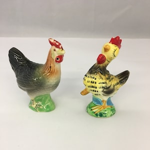 Two Vintage Rooster/Chicken Salt or Pepper Shakers