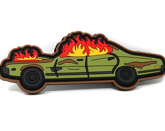 Patch tactique auto-agrippant amusant en caoutchouc PVC The Dude's Burning Car | Inspiré de Big Lebowski