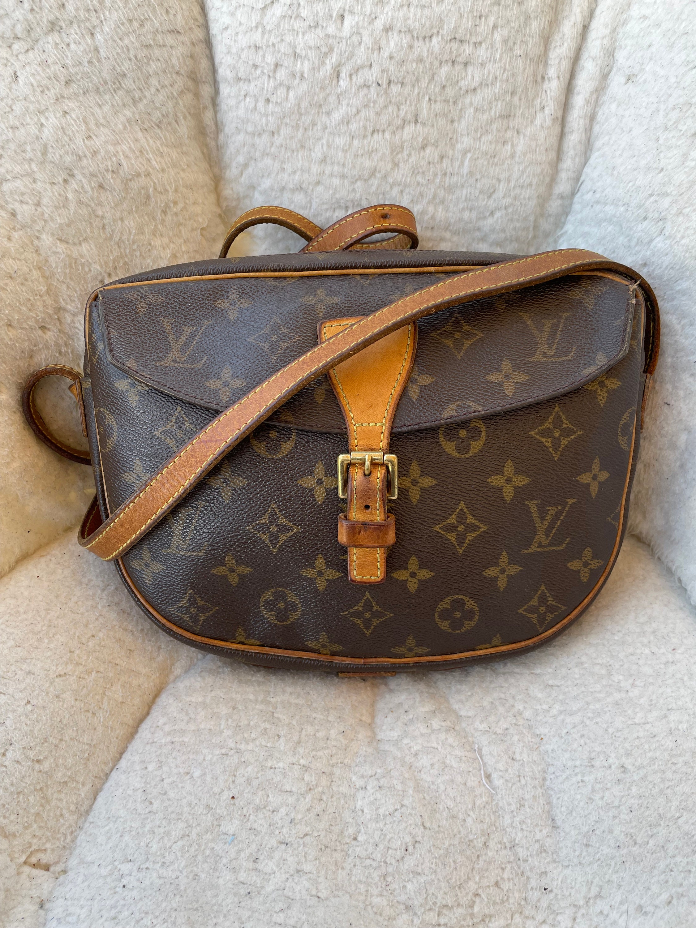 Louis Vuitton Monogram Leather Jeune Fille Crossbody Bag ○ Labellov ○ Buy  and Sell Authentic Luxury