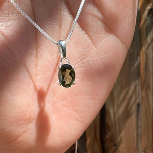 Collar de moldavita con certificado - plata de ley 925 - colgante de moldavita auténtica - talla trillón