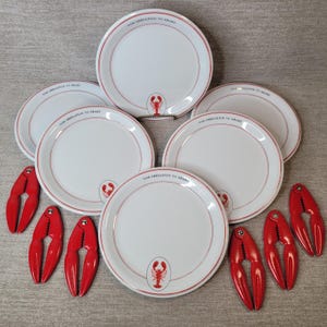 Pottery Barn Lobster Too Shellfish to Share 9" Plates w Crackers OLD STOCK RARE