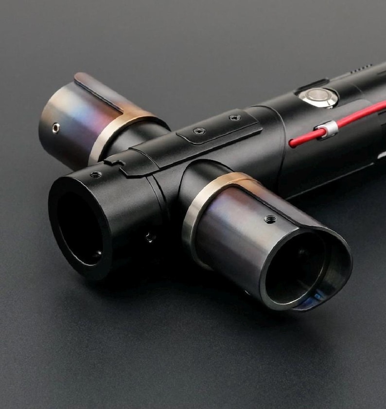 K&ouml;nnte beinhalten: Ein Set aus drei Keramikbechern mit gesprenkelter, matter Oberfl&auml;che. Die Becher sind in Creme-, Hellgrau- und Dunkelgraut&ouml;nen gehalten. Jeder Becher hat ein schlichtes, minimalistisches Design.